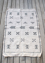 TAPIS MOTIFS BERBÈRES NOIR ET ÉCRU